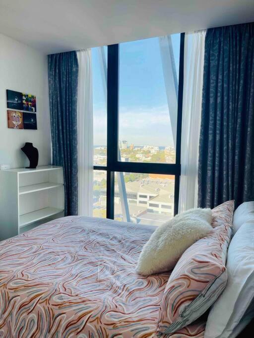 Apartment Stylish, Peaceful & Full Of Light Melbourne