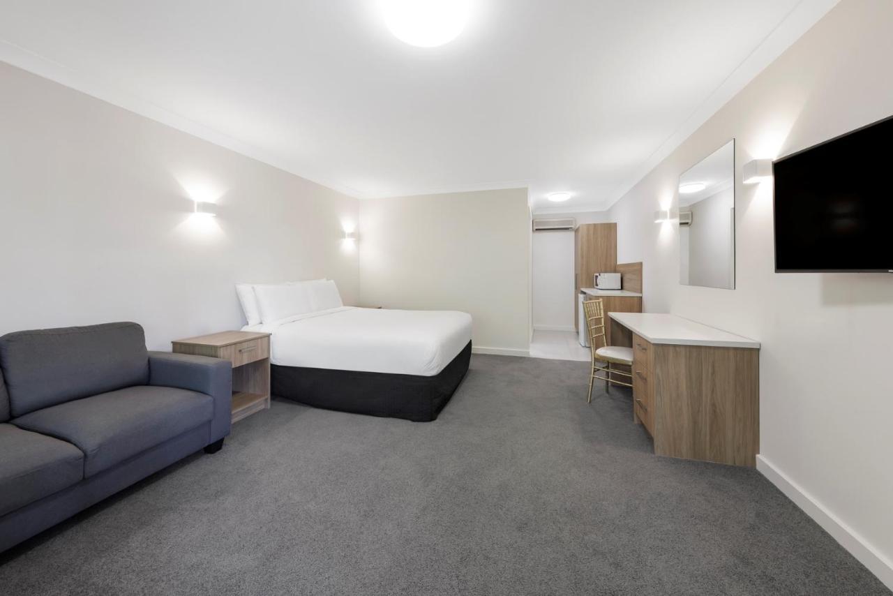 Lodge Elizabethan Melbourne