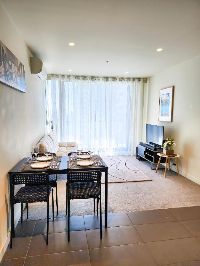 Modern 2-bedrooms With Parking Apartment *