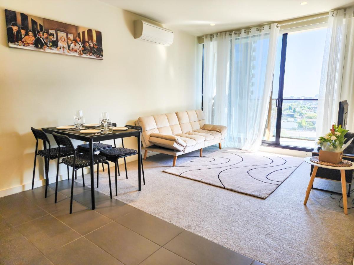 Modern 2-bedrooms With Parking *