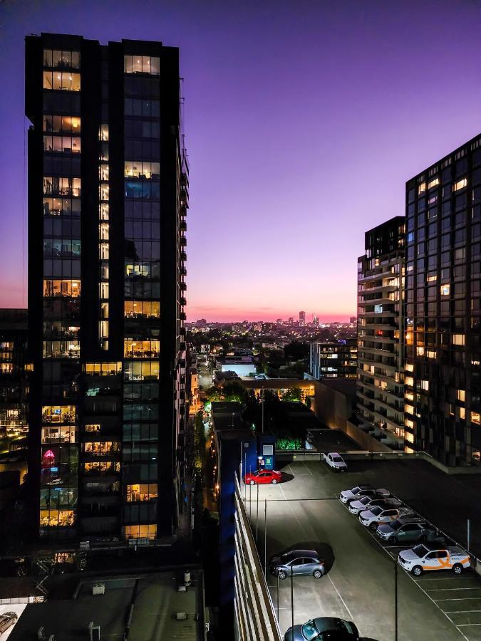 Modern 2-bedrooms With Parking Apartment Melbourne