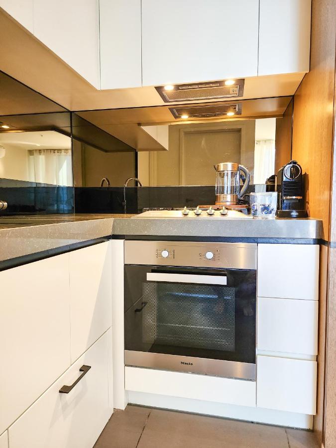 Modern 2-bedrooms With Parking Apartment Melbourne