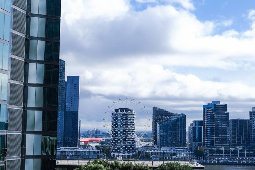 Stylish 1-bed With Spectacular Docklands Views *