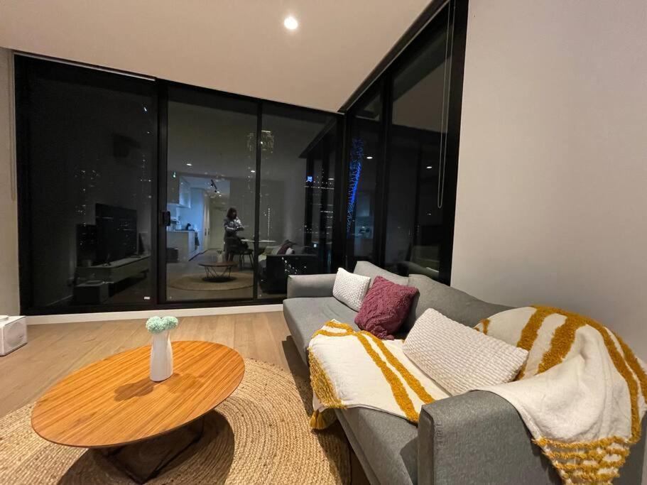 Stunning 1 Bedroom W Huge Balcony Next To Queen Vic Market Apartment Melbourne