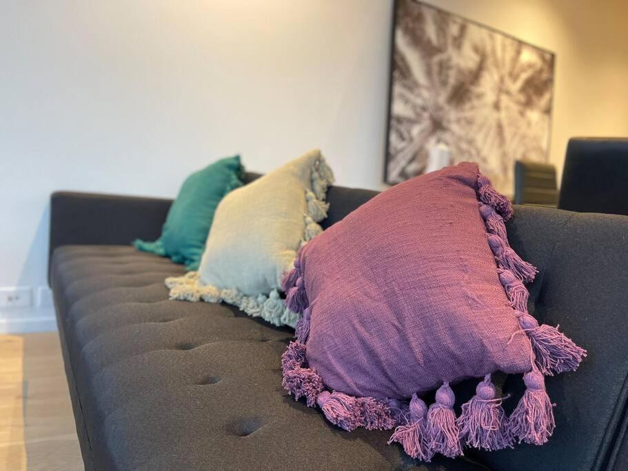 View Luxury 3 Bedroom Apartment-free Car Park Apartment Melbourne