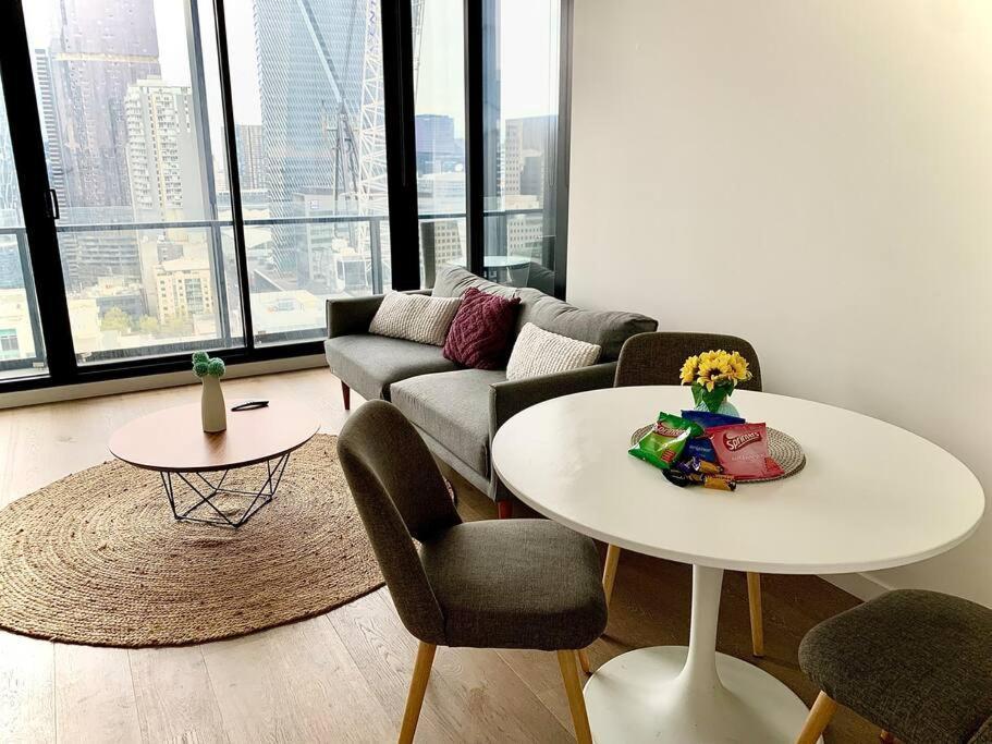 Stunning 1 Bedroom W Huge Balcony Next To Queen Vic Market Melbourne