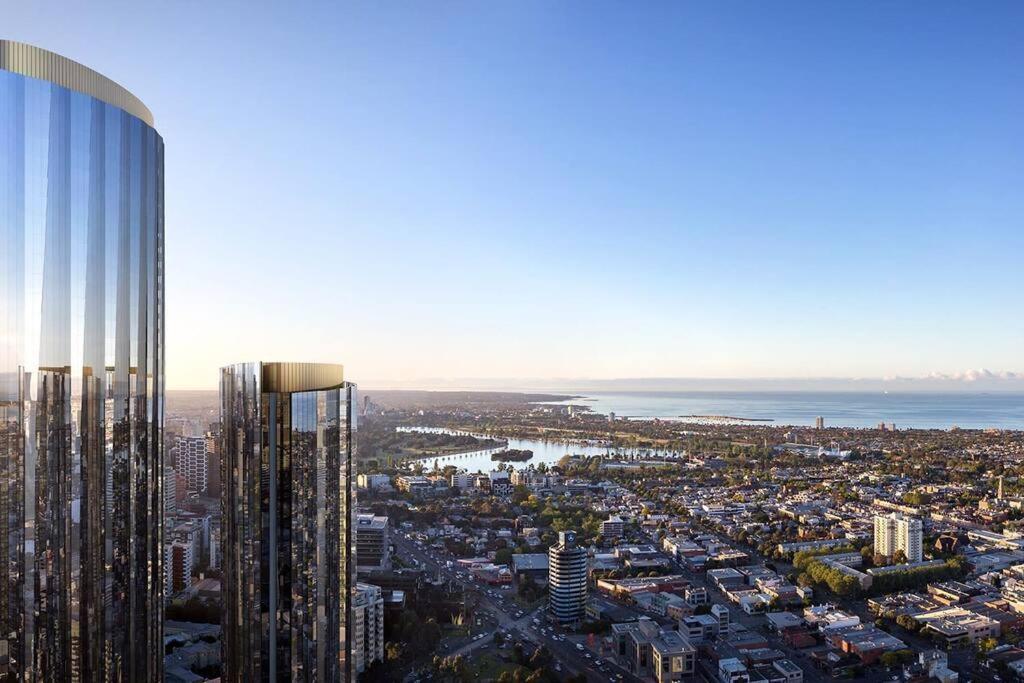 View Luxury 3 Bedroom Apartment-free Car Park Apartment Melbourne