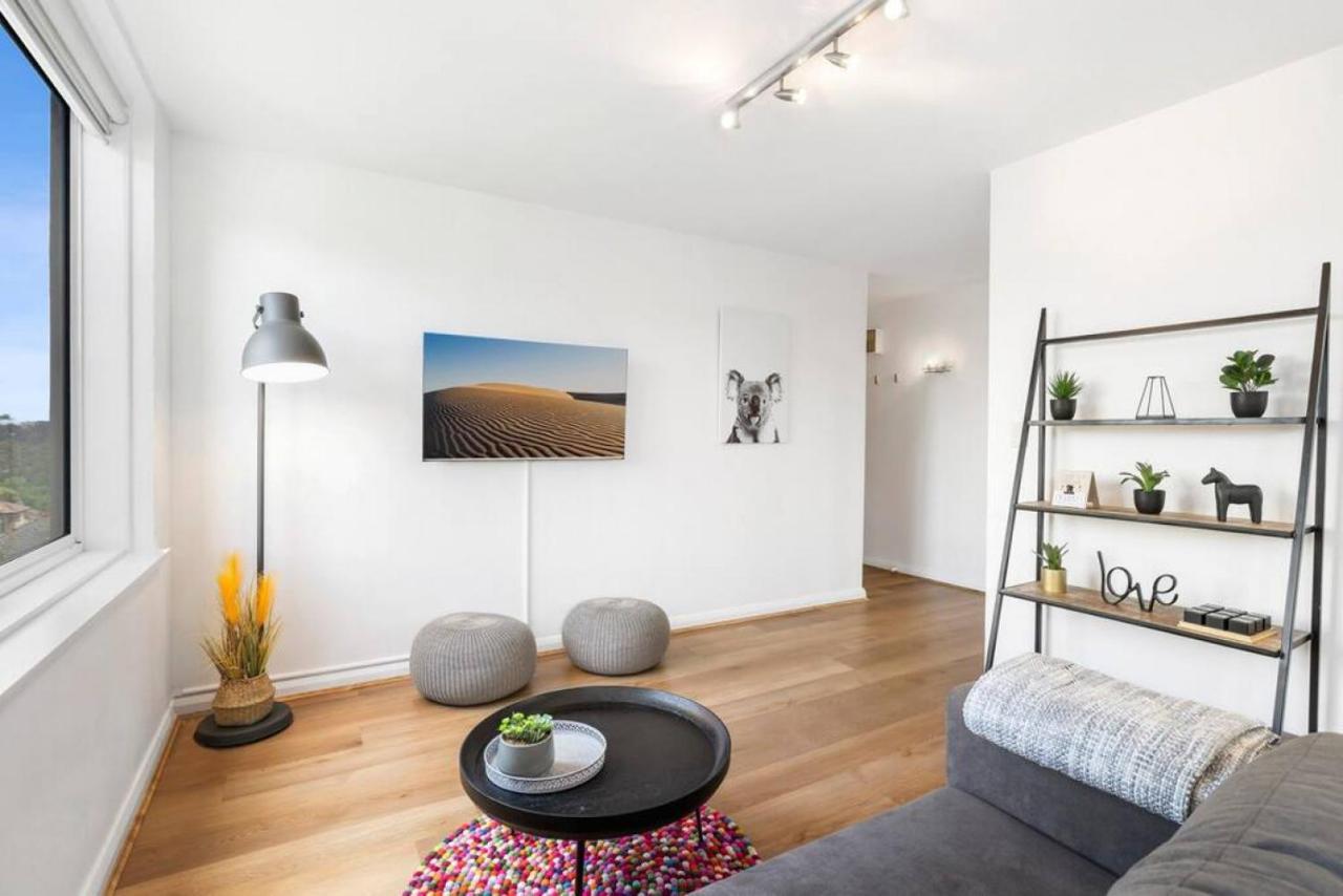 South Yarra With Stunning Views *