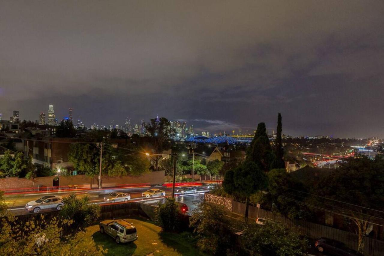 South Yarra With Stunning Views *