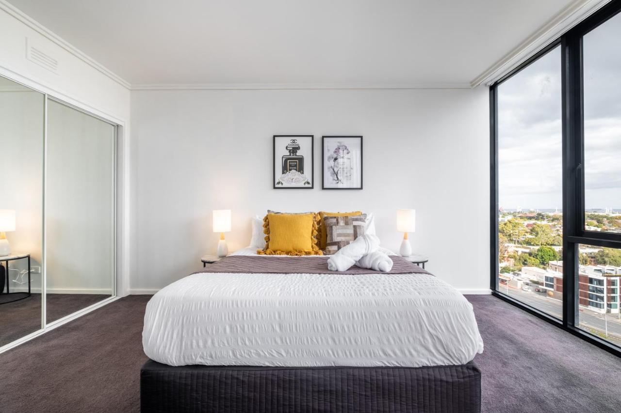 Mega Style Capri Apartment