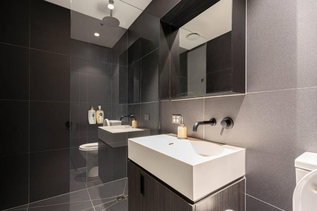 Apartment Stunning 2b North Mel Next To Uni Freeparking#na10