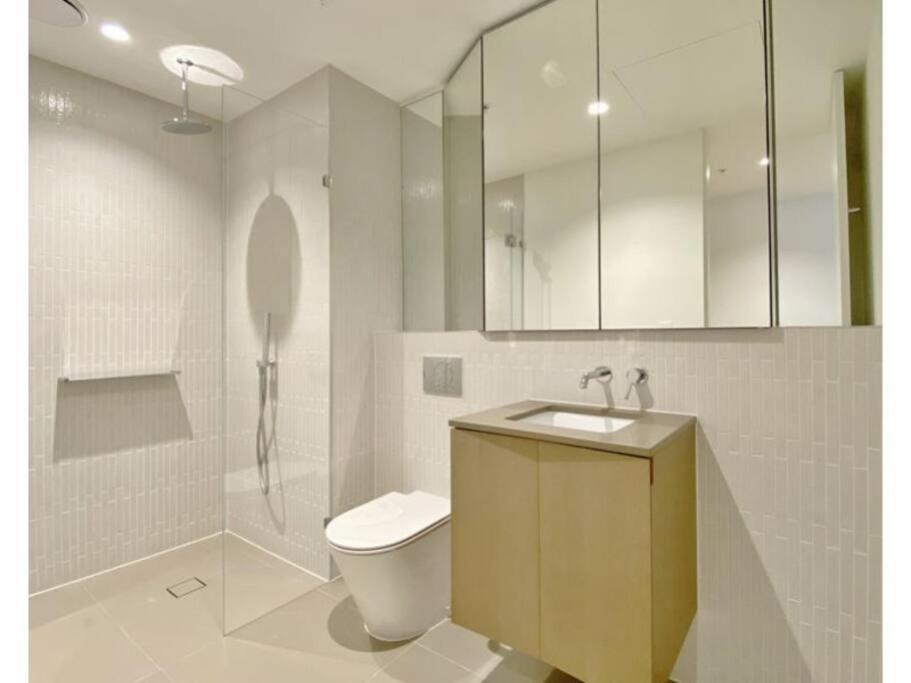 View Luxury 3 Bedroom Apartment-free Car Park * Melbourne