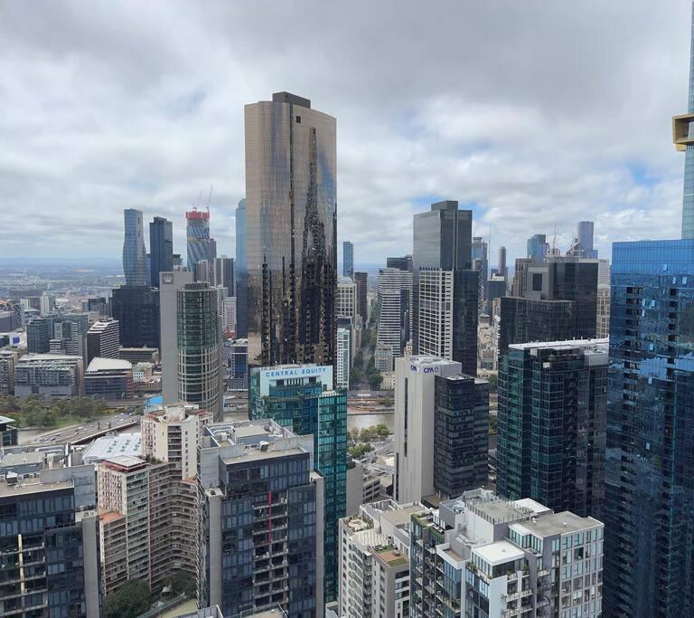 View Luxury 3 Bedroom Apartment-free Car Park Apartment *