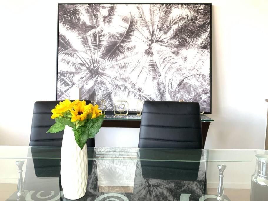 View Luxury 3 Bedroom Apartment-free Car Park Apartment
