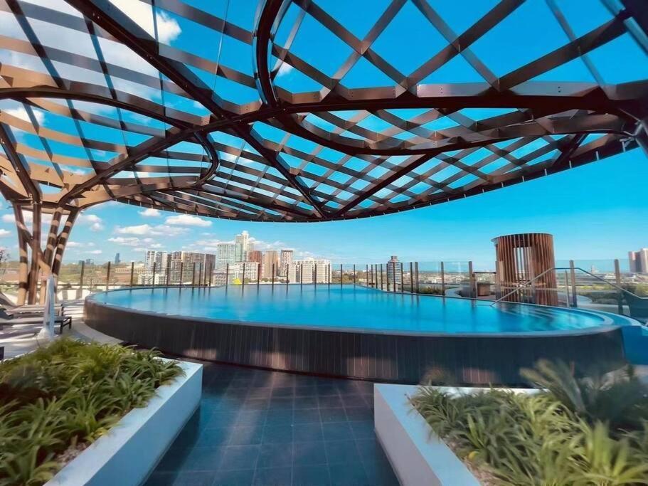View Luxury 3 Bedroom Apartment-free Car Park Apartment Melbourne