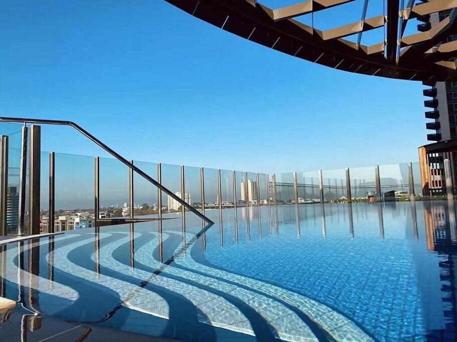 Apartment View Luxury 3 Bedroom Apartment-free Car Park Melbourne