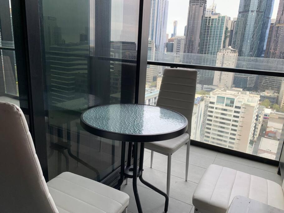 Stunning 1 Bedroom W Huge Balcony Next To Queen Vic Market