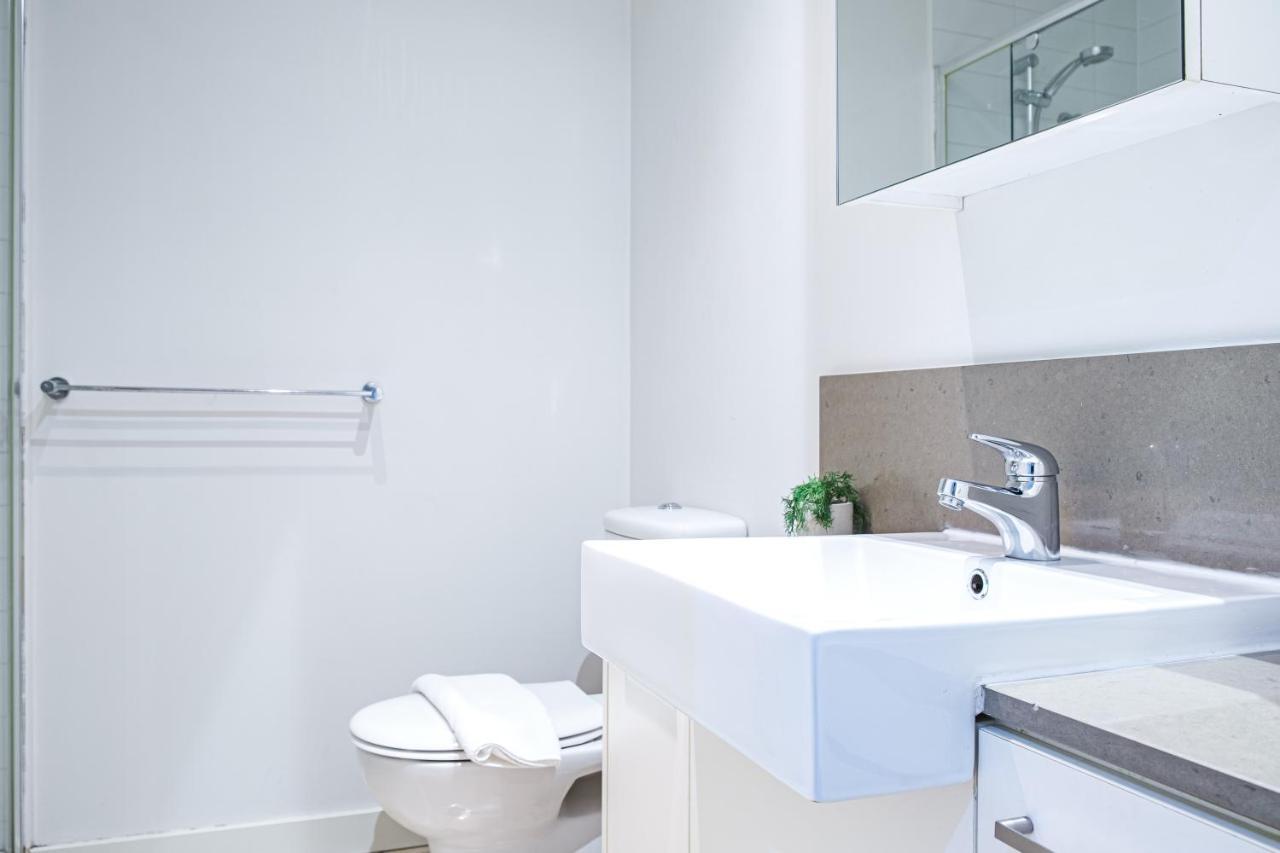 Stone's Throw To Mcg 1br1ba With Free Car Park *