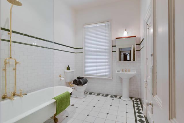 Waratah Stay - A Boutique Experience Guest house