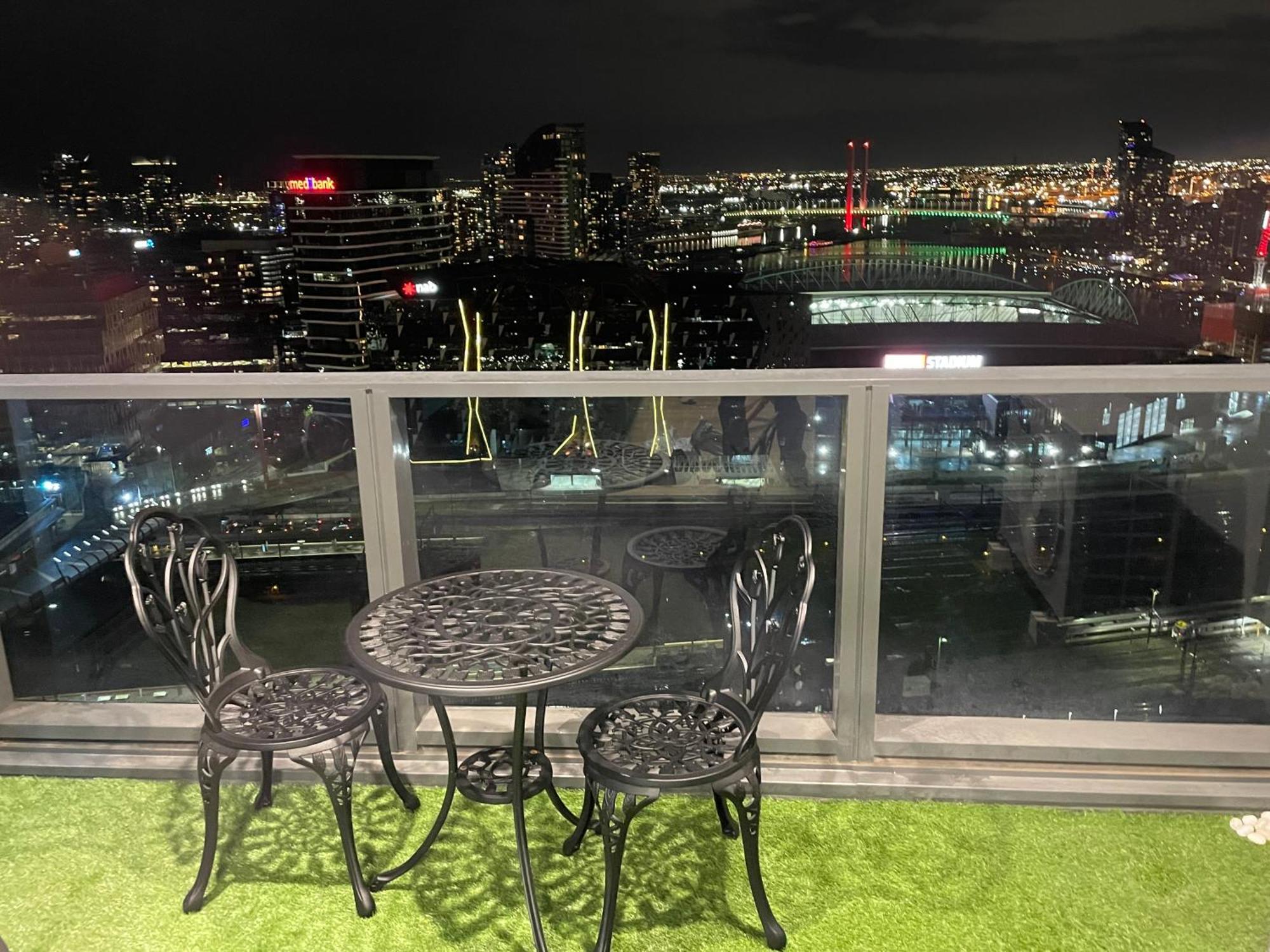Apartment Super Luxury 2 Bedroom Well Furnished With Marvellous Views Convenient Location 1 Free Parking