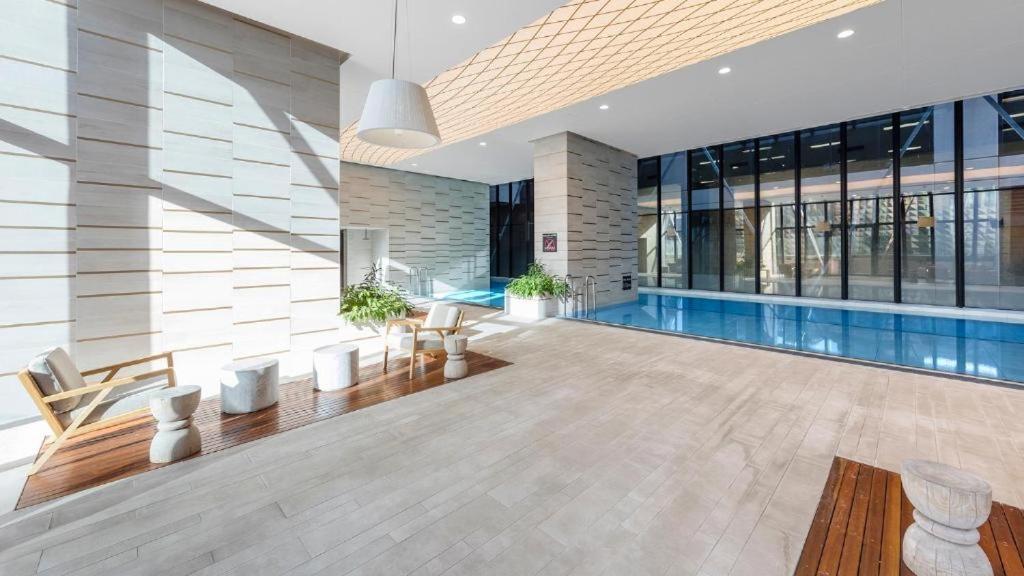 Beautiful Skyview Cbd Highrise 3beds With Carpark Available Melbourne