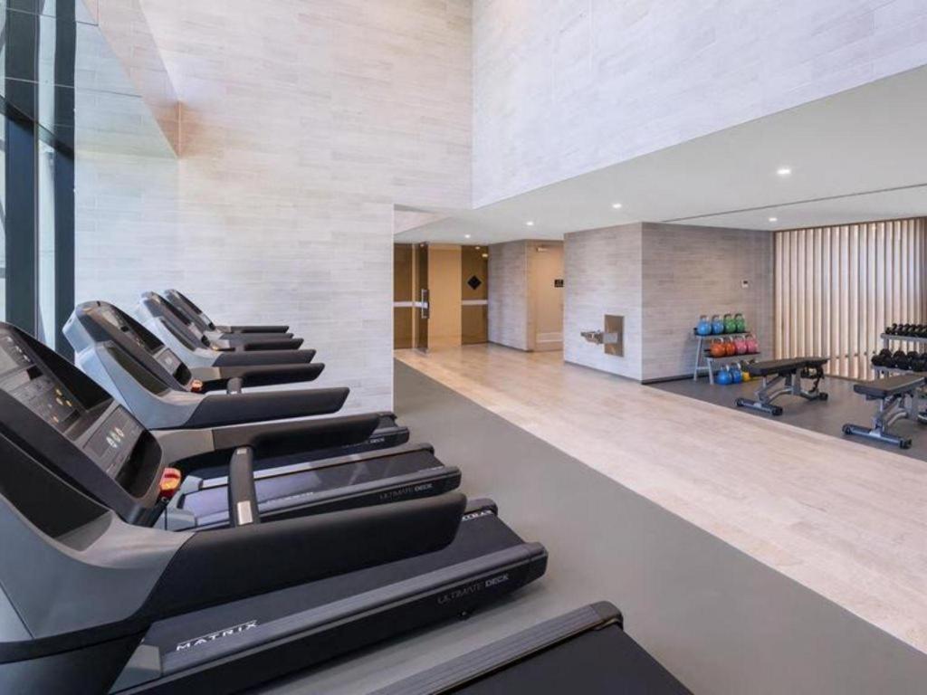 Beautiful Skyview Cbd Highrise 3beds With Carpark Available Melbourne