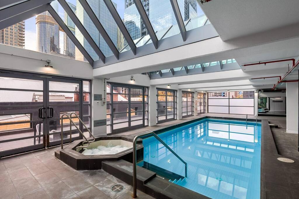 2-bedroom In Paris End Of Cbd Apartment Melbourne