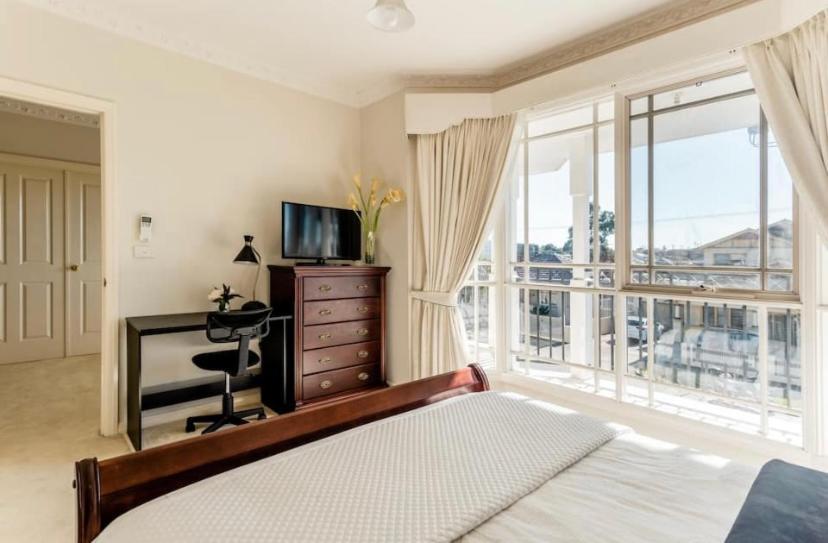 Cosy Private Easy Access To & Airport *