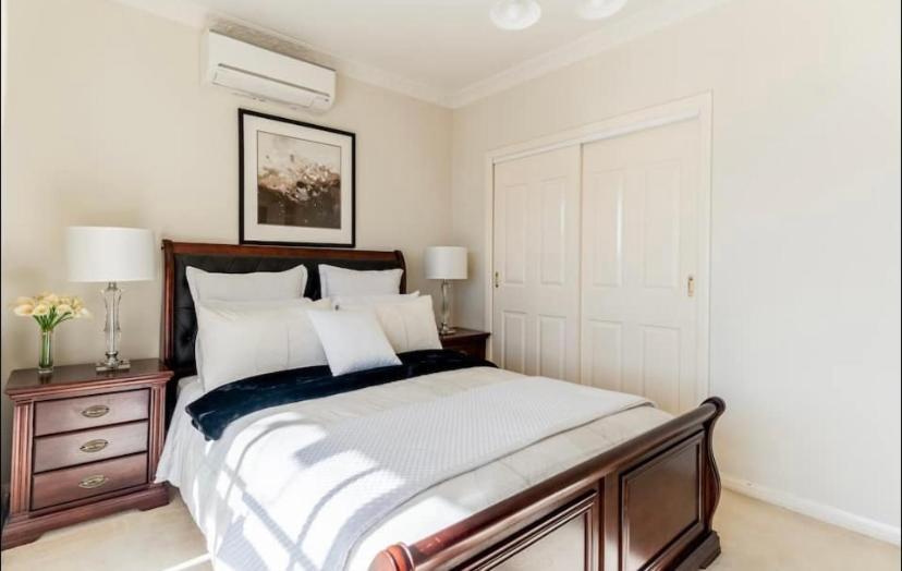 Cosy Private Easy Access To & Airport *