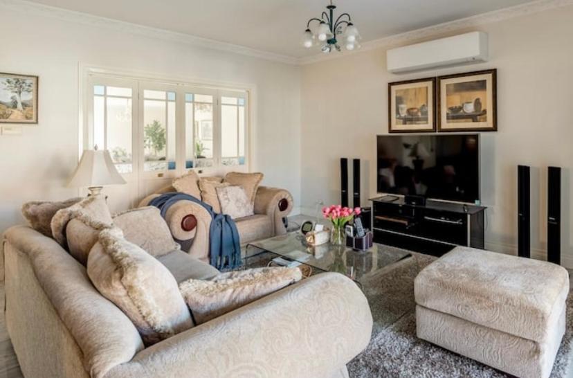 Cosy Private Easy Access To & Airport