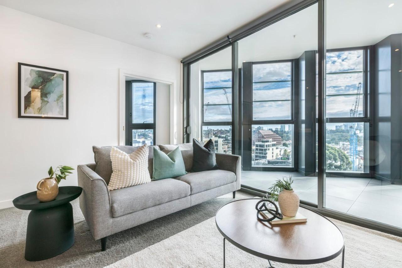 Apartment Your Gateway To Sports And Entertainment-00215