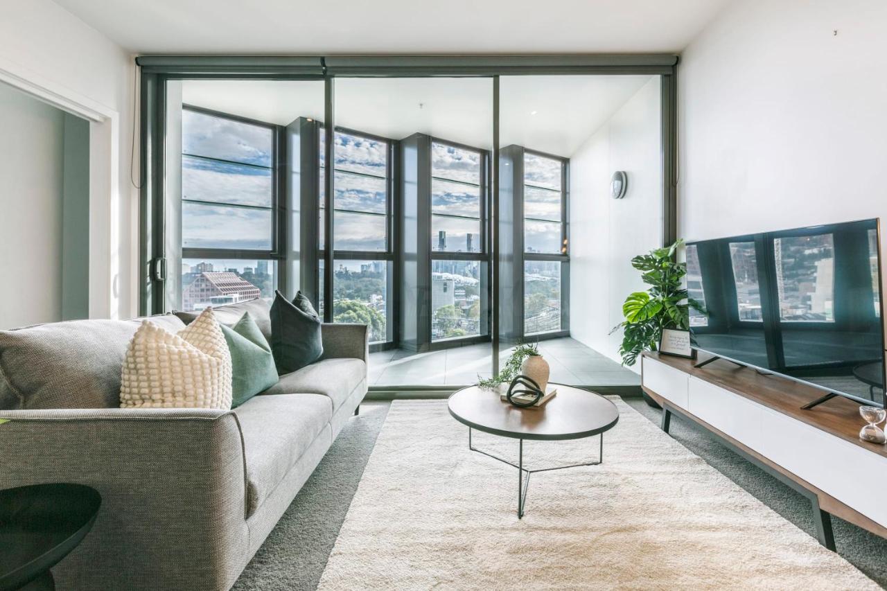 Your Gateway To Sports And Entertainment-00215 Apartment Melbourne