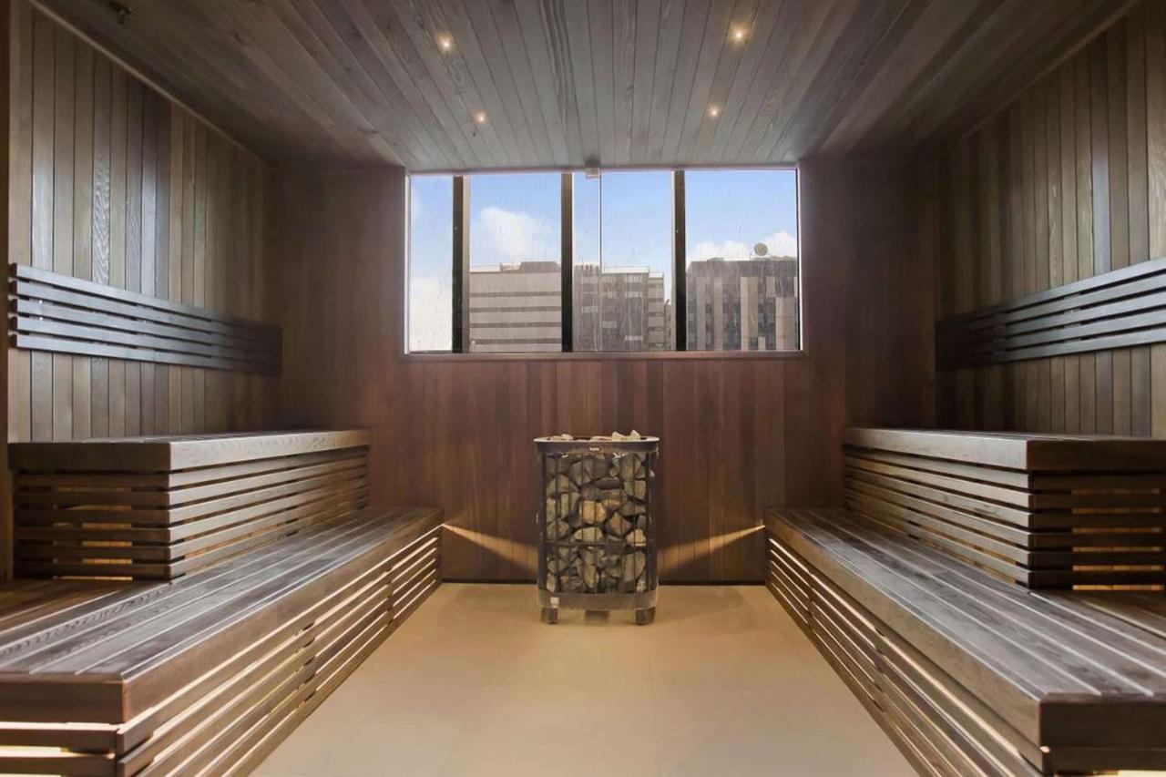 An Elegant Apt, 5-min Walk To Queen Victoria Market