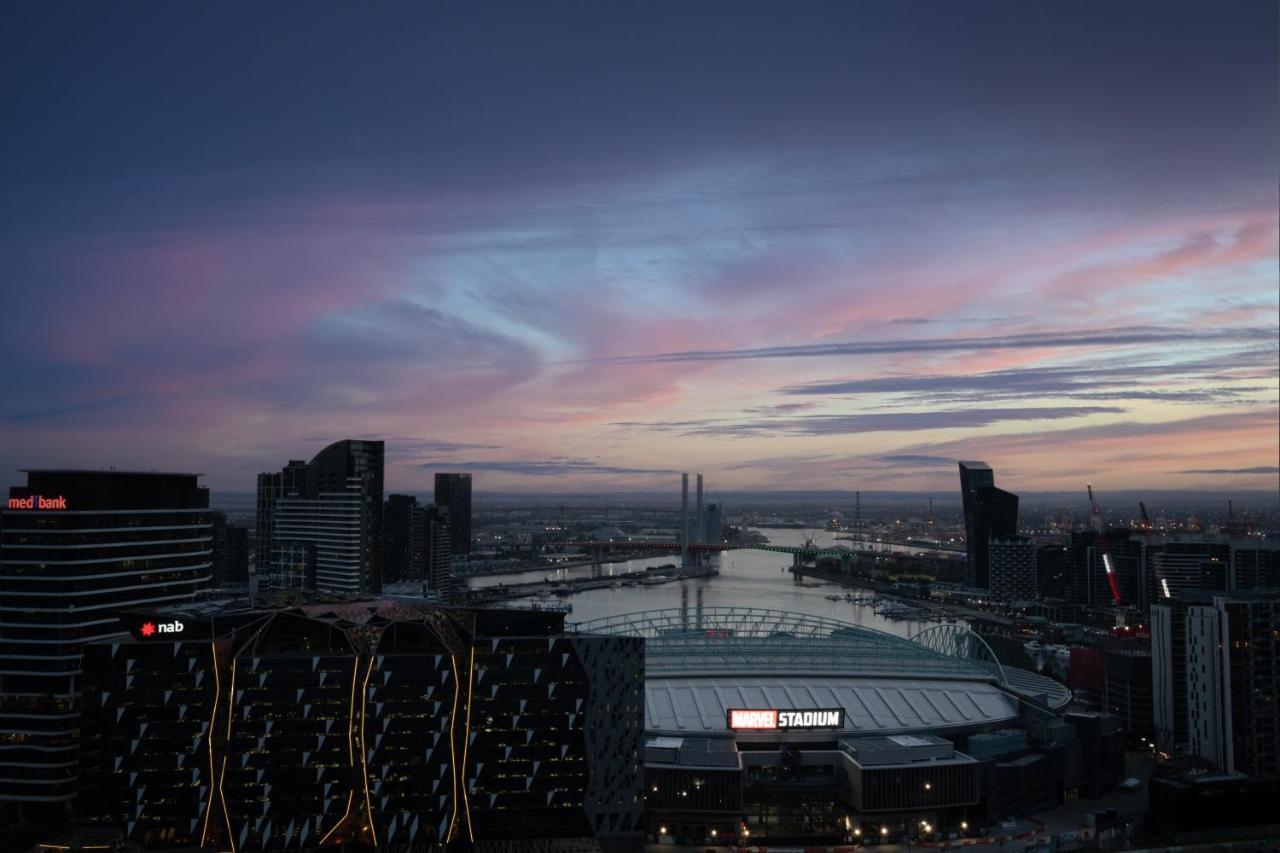Apartment Super Luxury 2 Bedroom Well Furnished With Marvellous Views Convenient Location 1 Free Parking Melbourne
