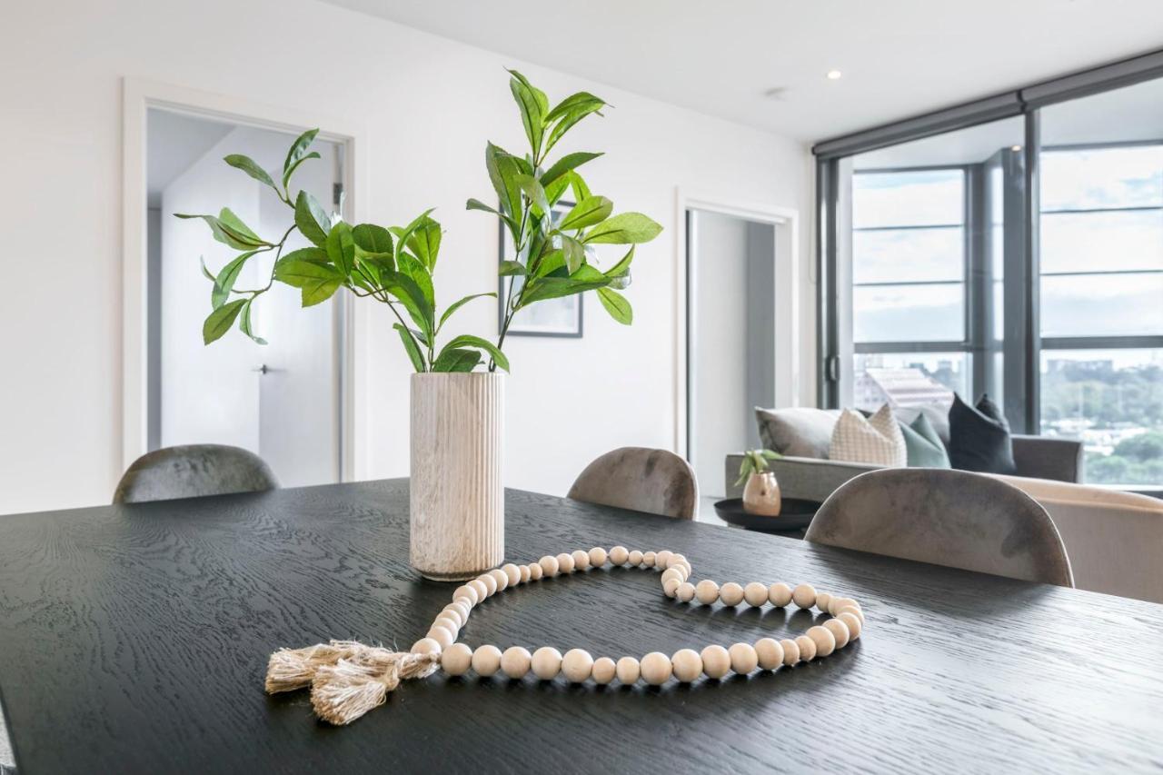 Your Gateway To Sports And Entertainment-00215 Apartment Melbourne