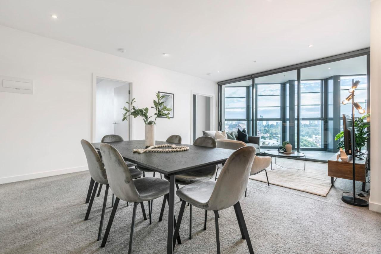 Your Gateway To Sports And Entertainment-00215 Apartment