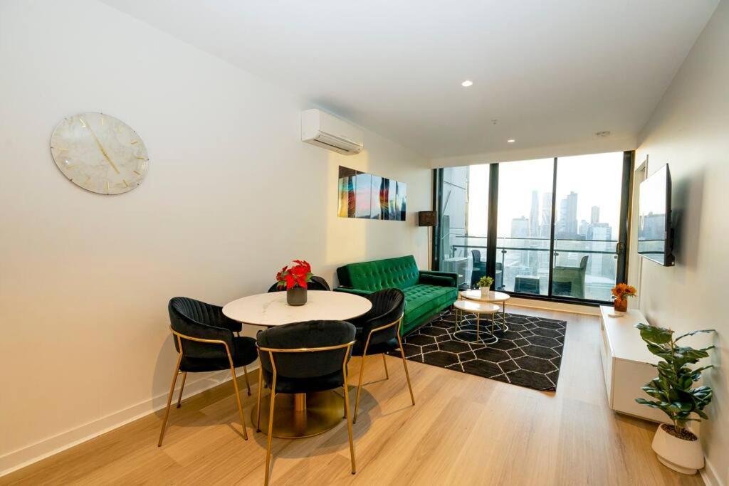 Luxe Haven - 42nd Floor Panoramic Views *