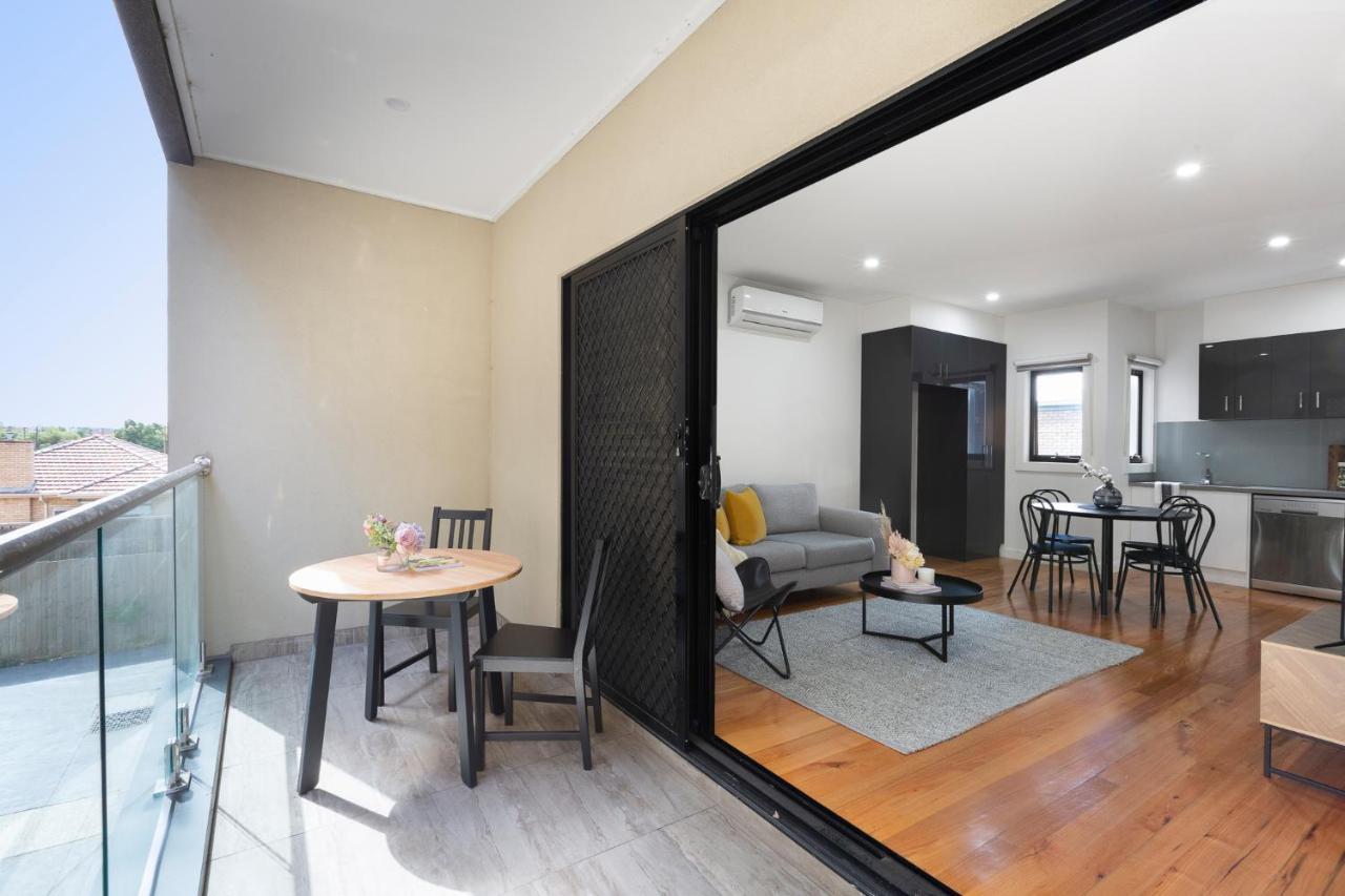 Apartment Cheerful Two Bedroom Townhouse With Secure Garage Melbourne