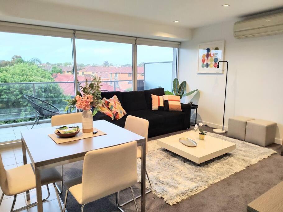 Apartment Views 202 In St Kilda Melbourne