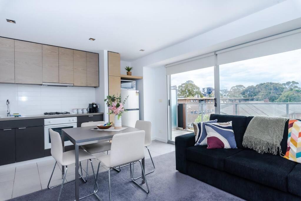 Views 202 In St Kilda Apartment Melbourne
