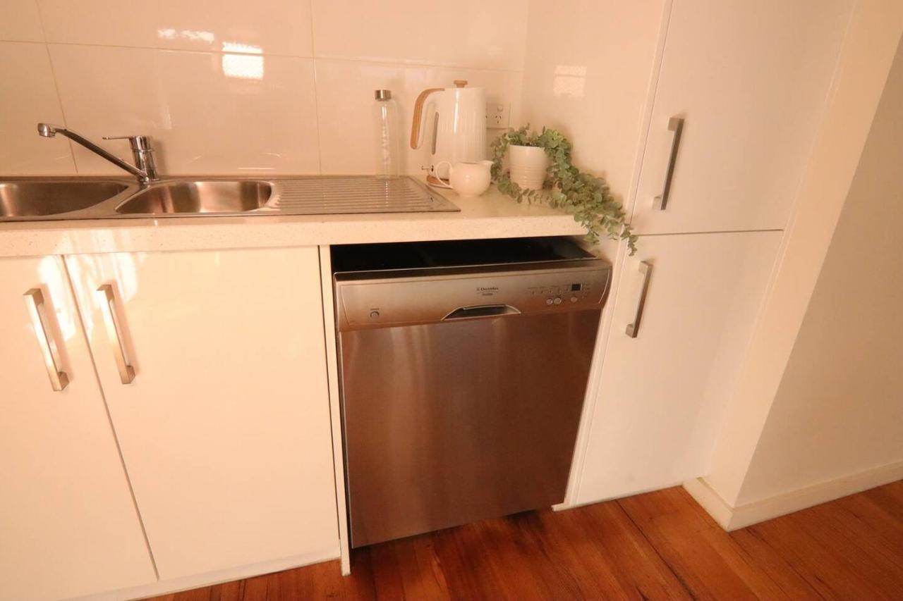 Footscray Just 7km Away To Cbd Newly Stylist Setup Homestay Melbourne