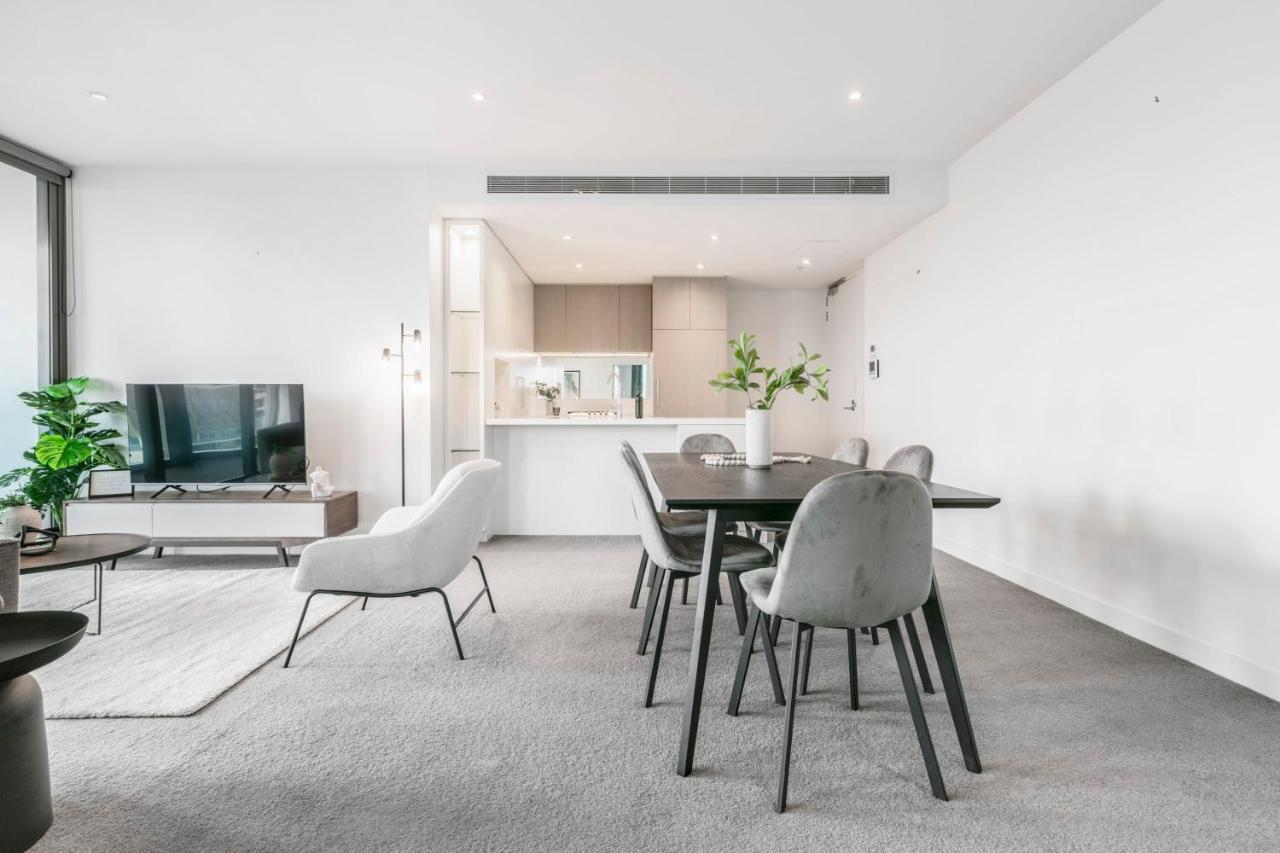 Your Gateway To Sports And Entertainment-00215 Apartment *