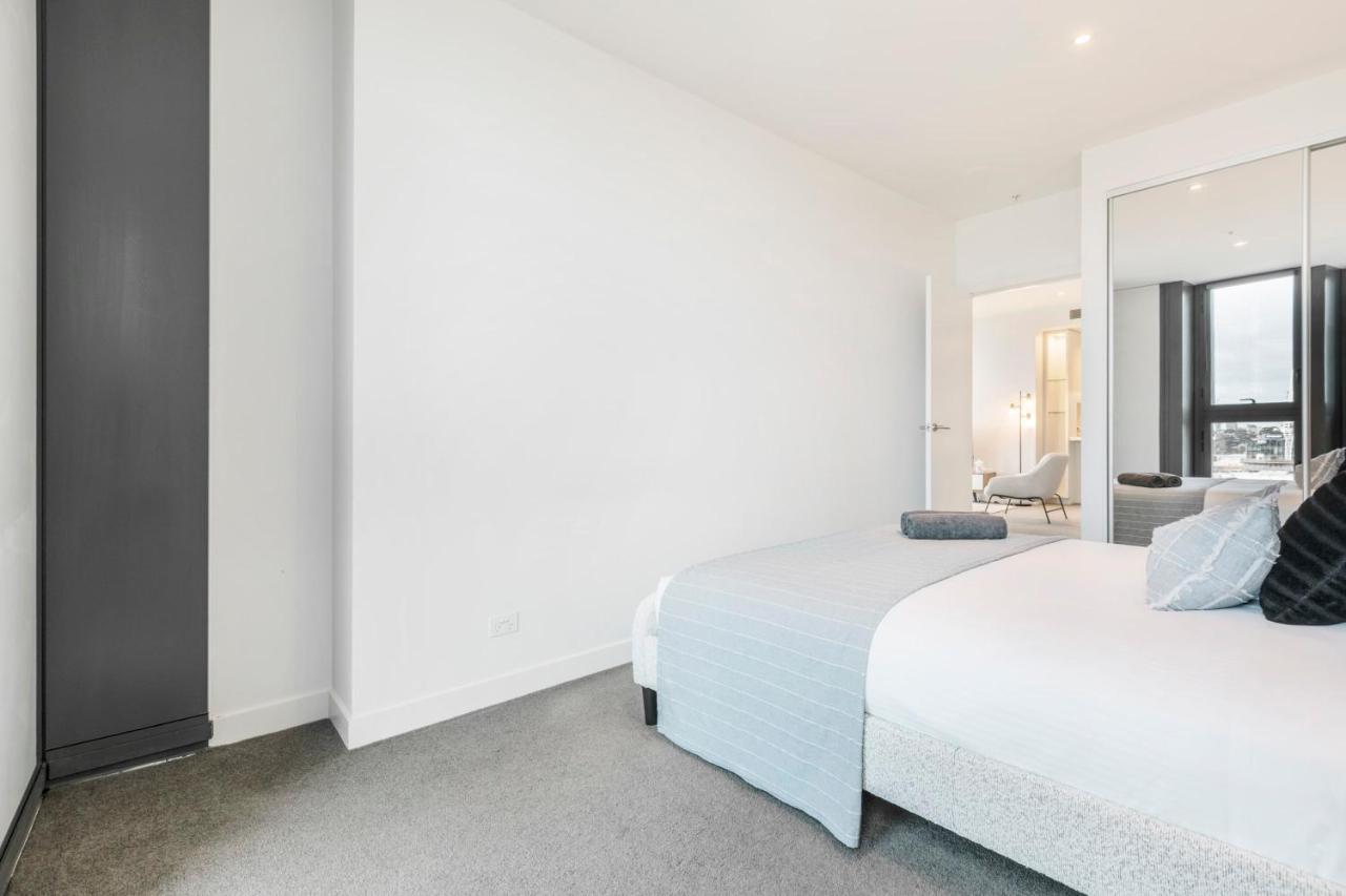 Your Gateway To Sports And Entertainment-00215 Apartment *