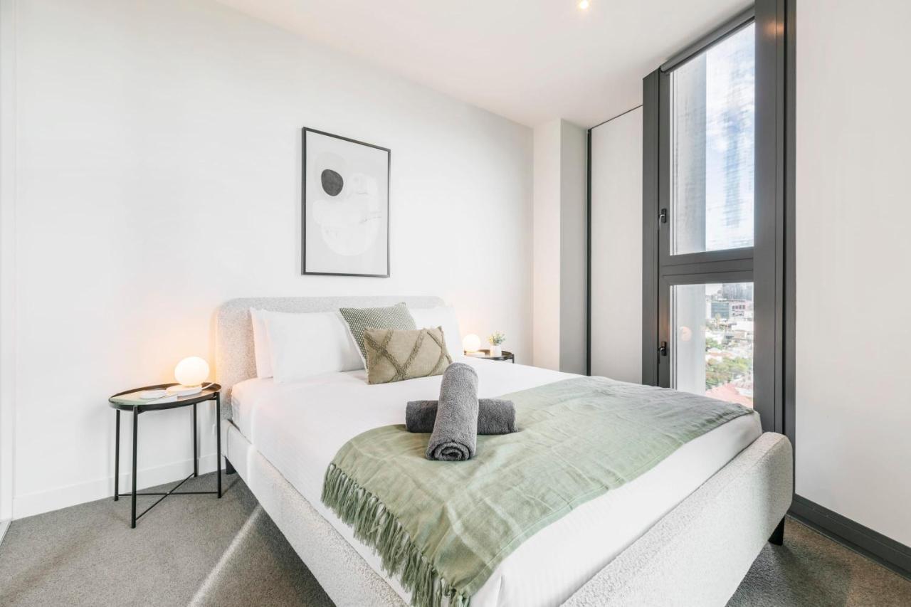 Your Gateway To Sports And Entertainment-00215 Apartment *
