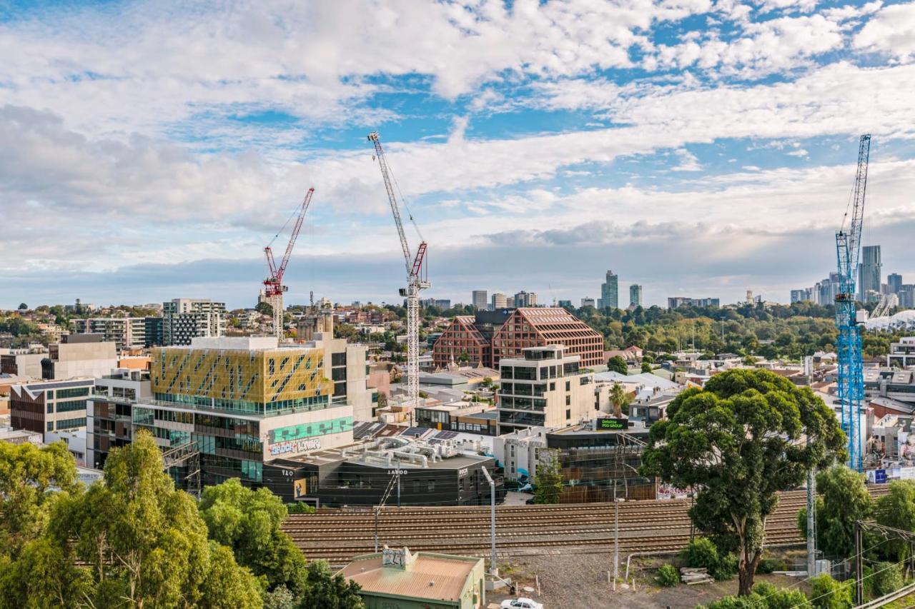 Your Gateway To Sports And Entertainment-00215 Melbourne