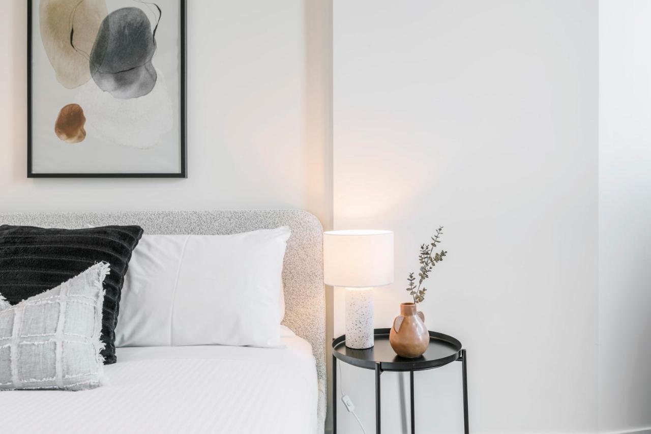 Apartment Your Gateway To Sports And Entertainment-00215