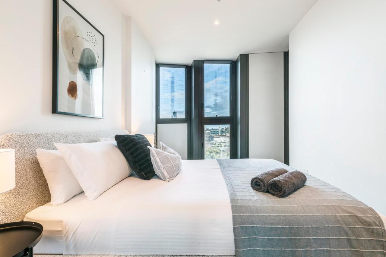 Apartment Your Gateway To Sports And Entertainment-00215