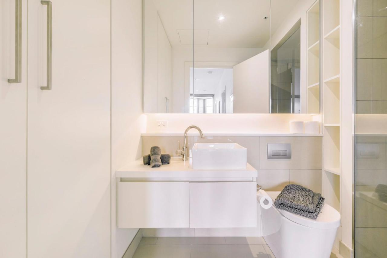 Apartment Your Gateway To Sports And Entertainment-00215