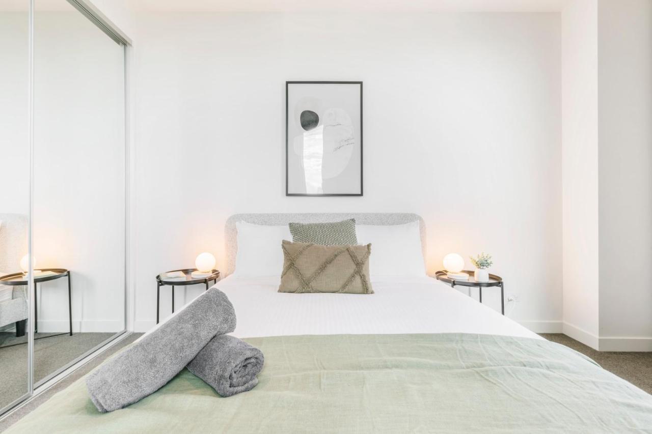 Apartment Your Gateway To Sports And Entertainment-00215