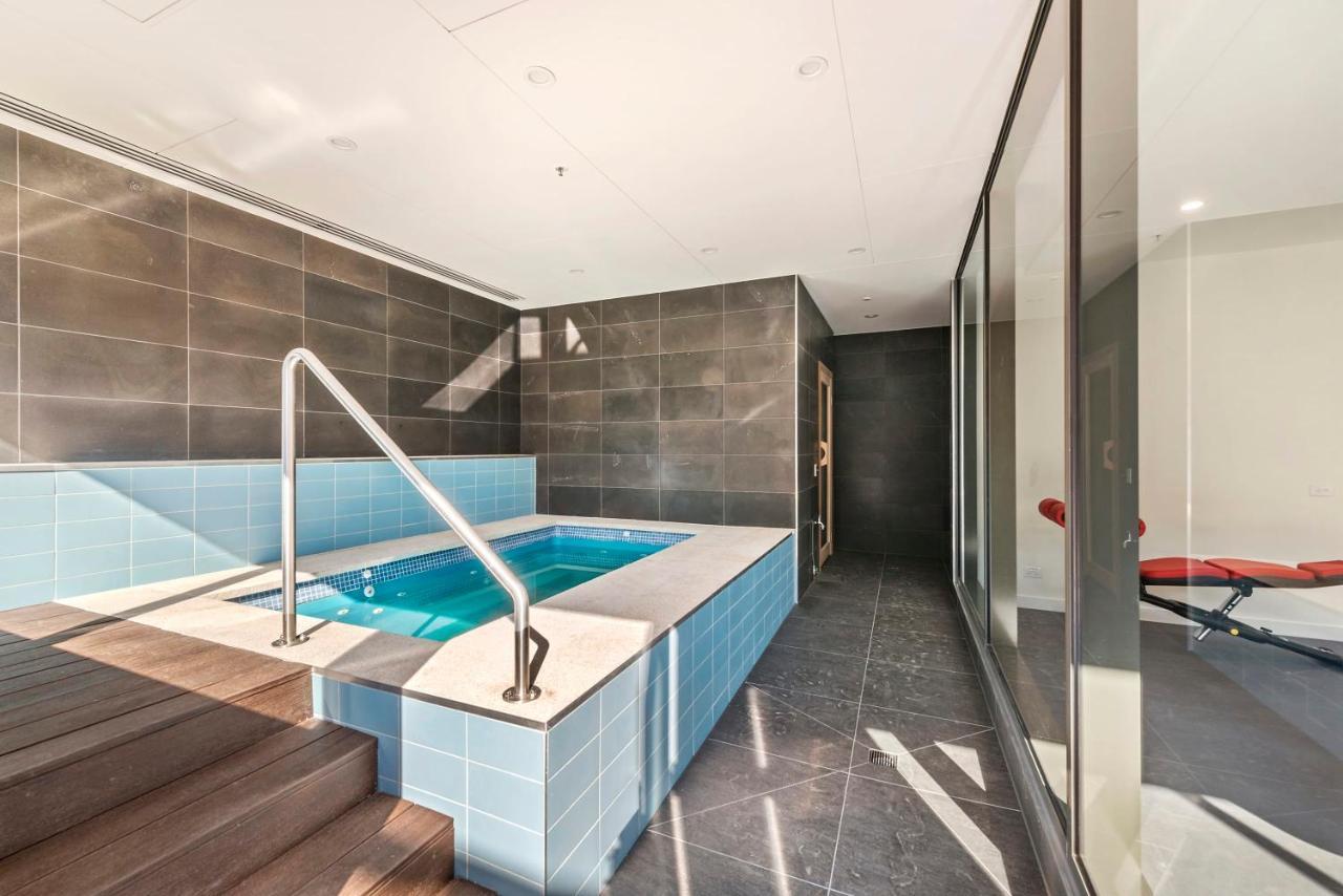 Your Gateway To Sports And Entertainment-00215 Apartment *